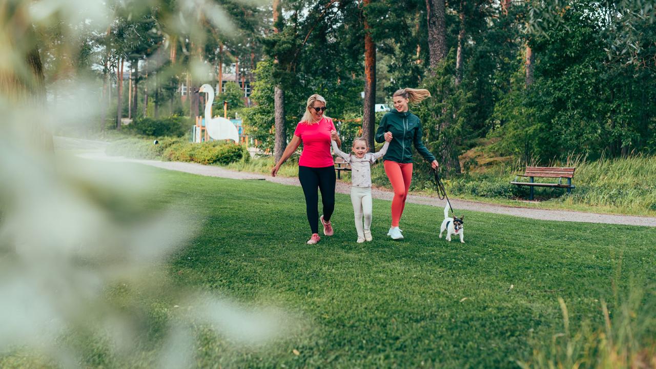 Pajulahti mummo perhe ja koira