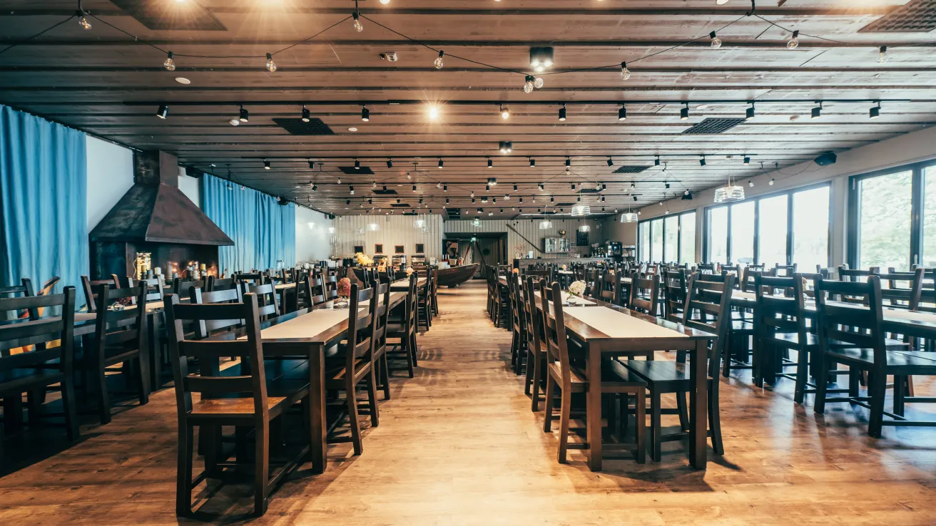 Kisakallion tilava Rantamakasiini tarjoaa oivan tilan juhlille.