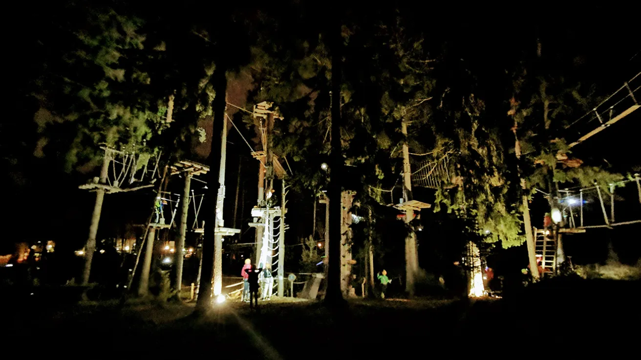 Pajulahden Seikkailupuistossa Pimeäseikkailu syyslomaviikoilla.