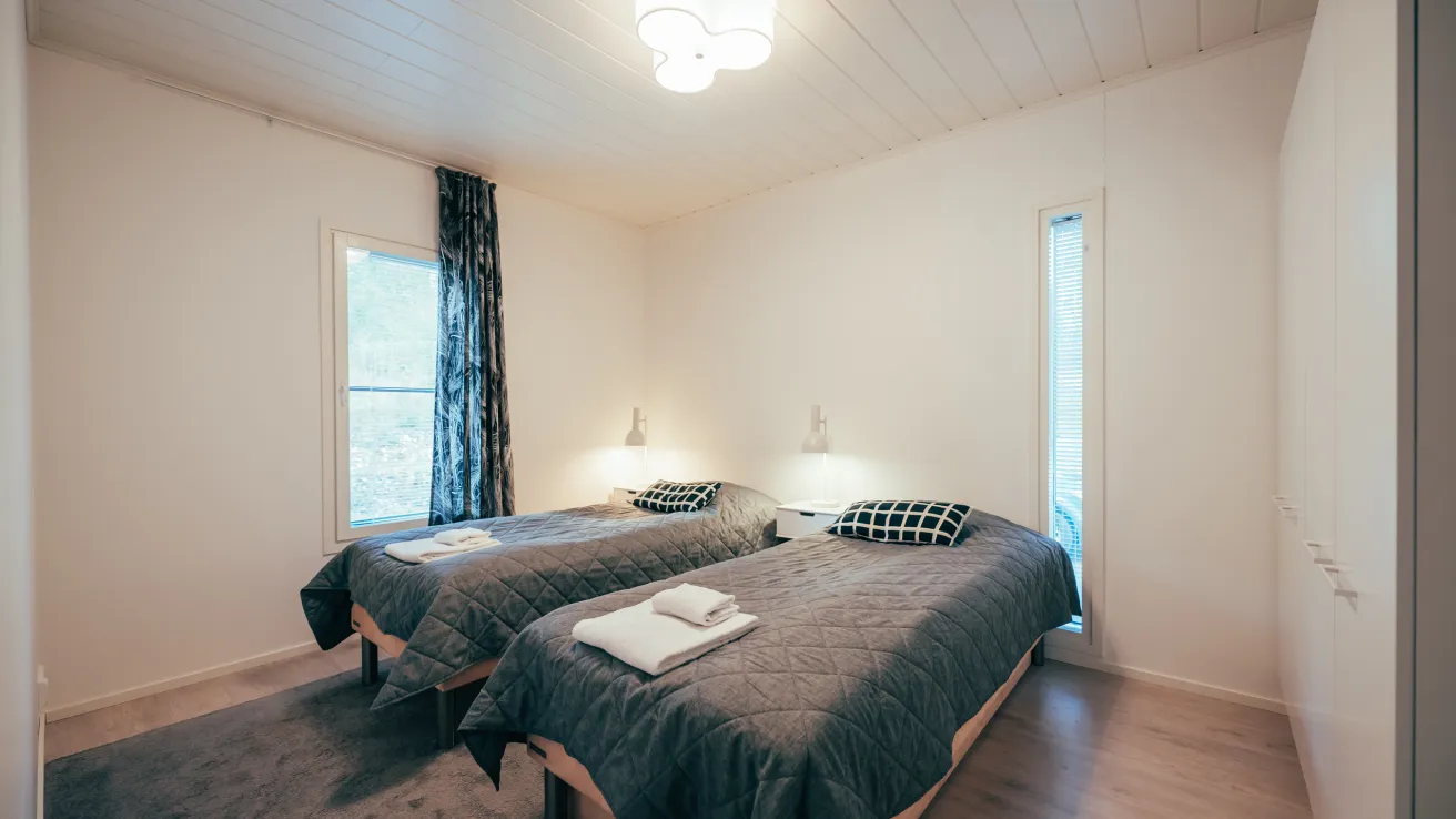 Kisakallion Villa Kallion yksi neljästä makuuhuoneesta.