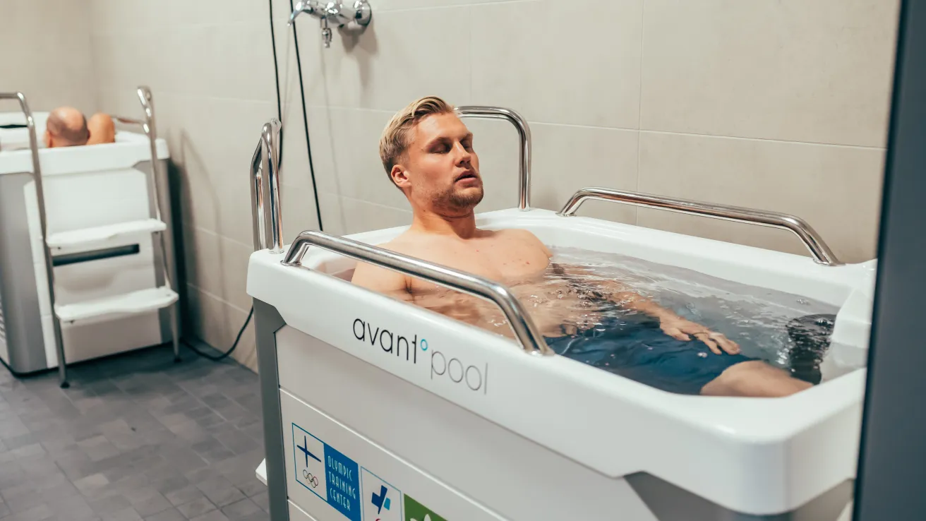 Palautumiskeskuksen Kylmä/kuuma-allashuone