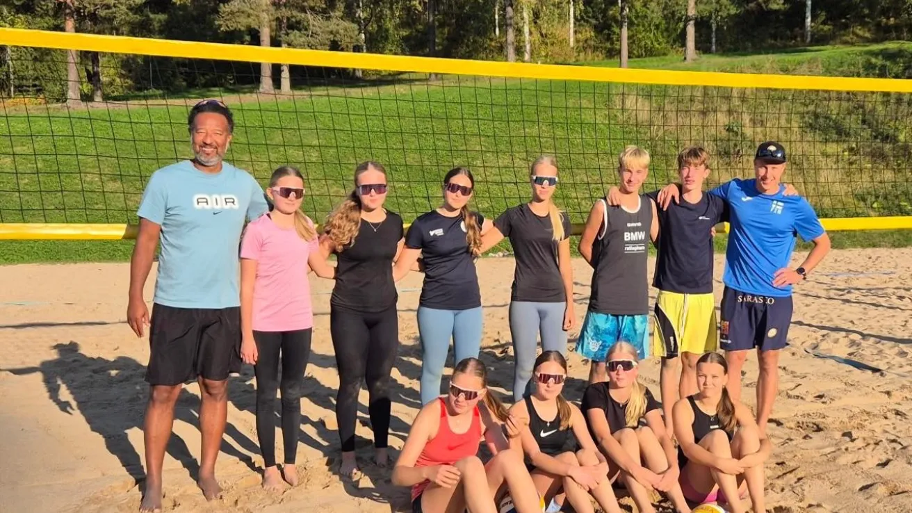 Beach volleyn yläkoululeiritystä Kisakalliossa viime kesänä