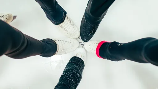 Taitoluistelijoiden jalkoja