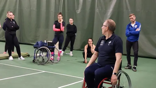 Paravalmentaja -koulutuksen 1 tason kurssilaisia Pajulahdessa