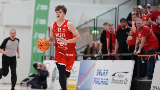 Kisakallion Basket camp -leirillä leirillä vierailee Salon Vilppaan korisliigajoukkueen pelaajia