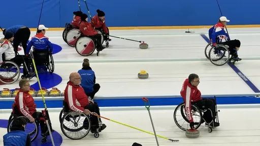 Pyörätuolicurling joukkue