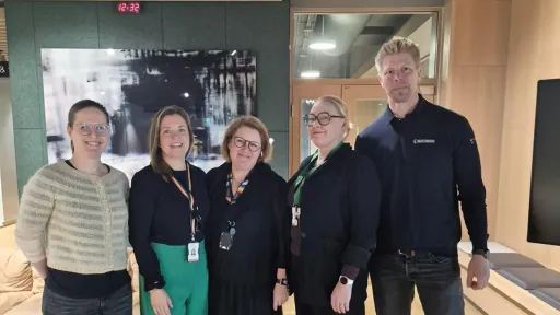 Pauliina Hyvönen (Kolmen kampuksen urheiluopisto), Kati Väyrynen (Helsingin kaupunki),  Katja Verta (Helsingin kaupunki), Mervi Tulppo (Helsingin kaupunki) ja Tero Kuorikoski (Kolmen kampuksen urheiluopisto). Kuvan otti Ulla Nord.