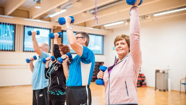 Kehitä osaamistasi sekä syvennä tietojasi ja taitojasi iäkkäiden voima- ja tasapainoharjoittelusta.
