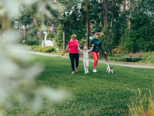 Pajulahti mummo perhe ja koira