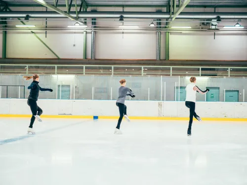 Taitoluistelijat jäällä