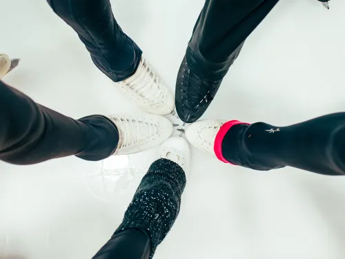 Taitoluistelijoiden jalkoja