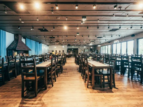 Kisakallion tilava Rantamakasiini tarjoaa oivan tilan juhlille.