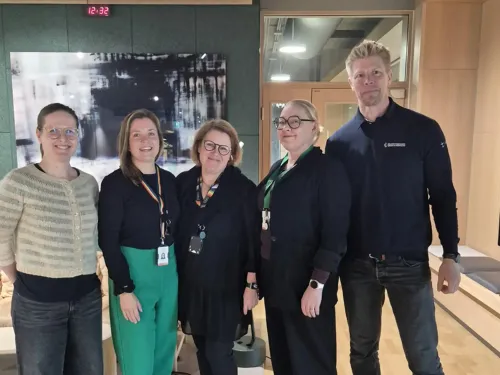 Pauliina Hyvönen (Kolmen kampuksen urheiluopisto), Kati Väyrynen (Helsingin kaupunki),  Katja Verta (Helsingin kaupunki), Mervi Tulppo (Helsingin kaupunki) ja Tero Kuorikoski (Kolmen kampuksen urheiluopisto). Kuvan otti Ulla Nord.